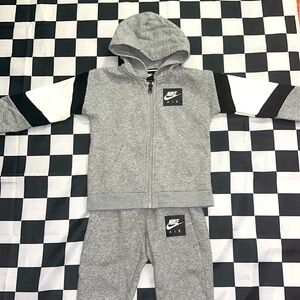 Nike Toddler Boys RARE Gray Sweat Set Sweatshirt Hoodie Sweatpants Joggers 4T